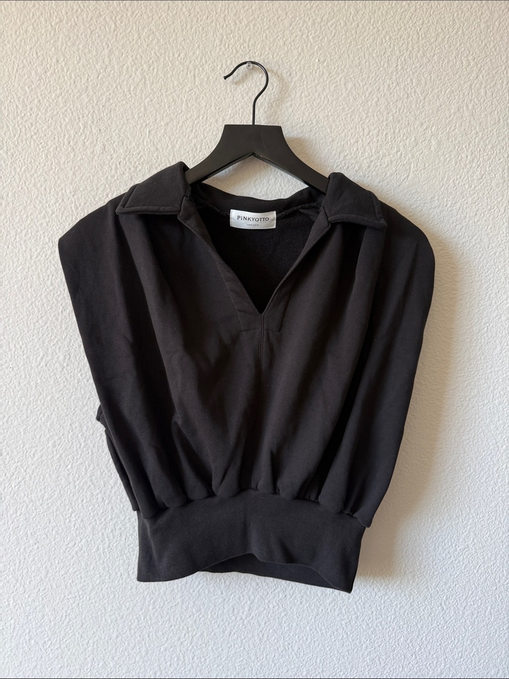 Pinkyotto Black Collared V-Neck Pullover Short Sleeve Sweatshirt